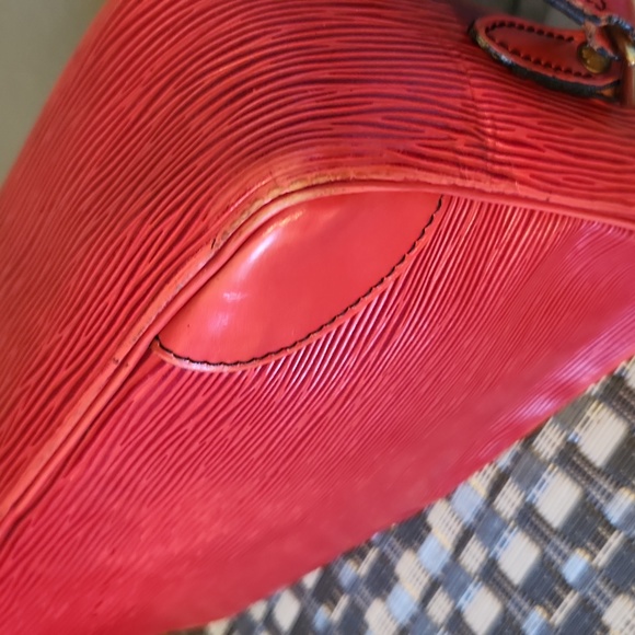 LV Trocadero Camera Bag, Castilian Red Epi Leather - Picture 10 of 17